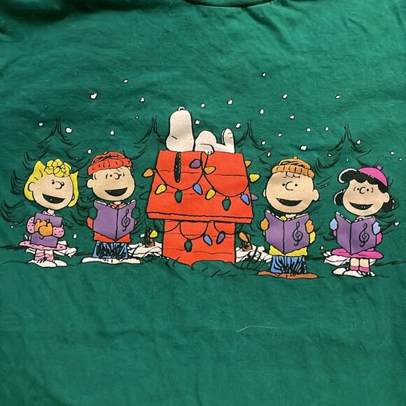 Peanuts Brand Size Medium Charlie Brown & Gang Green Tee Shirt Snoopy - Picture 1 of 4